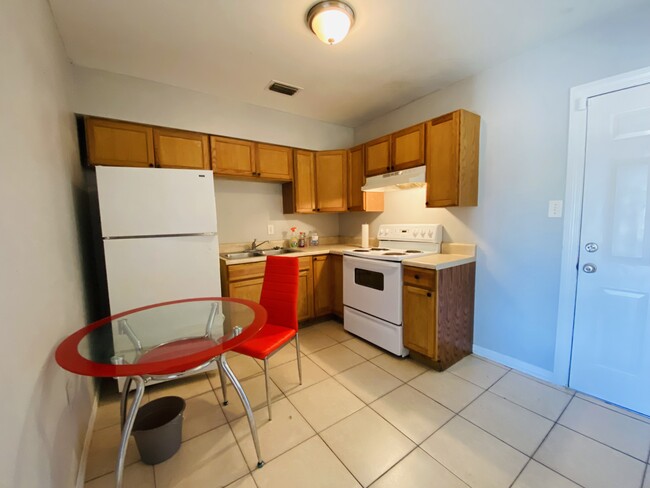 Kitchen - 4410 N 40th St