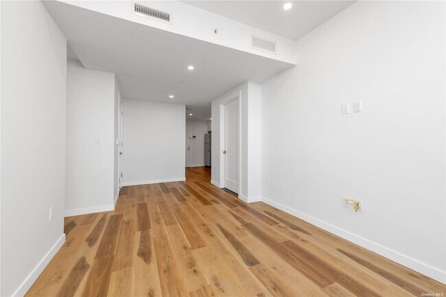Building Photo - 83-67 116th St