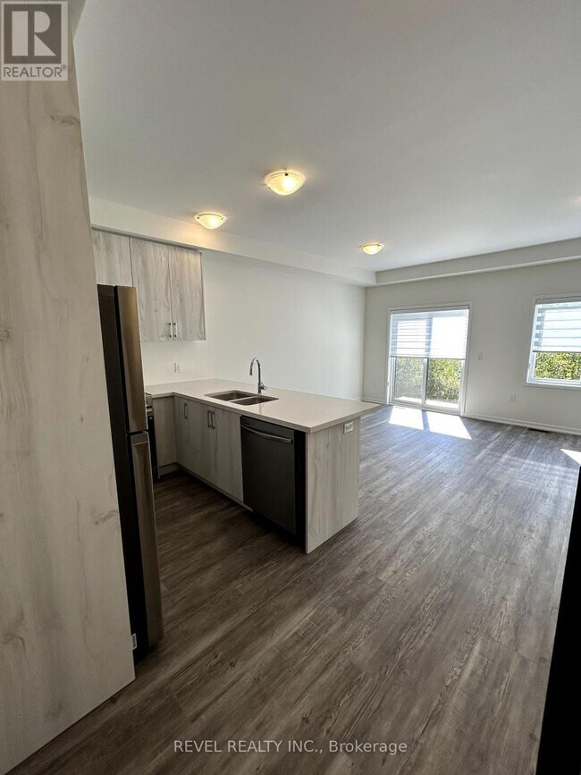 Building Photo - 25 RADIUM Ln