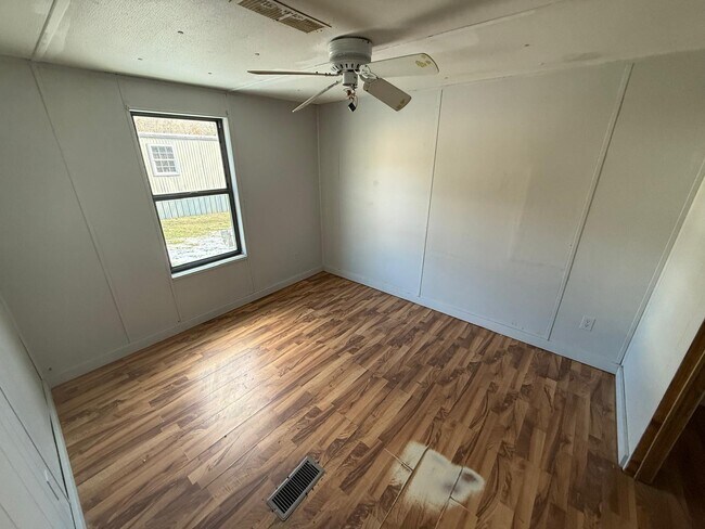 Foto del edificio - 725 Barren Hollow Rd