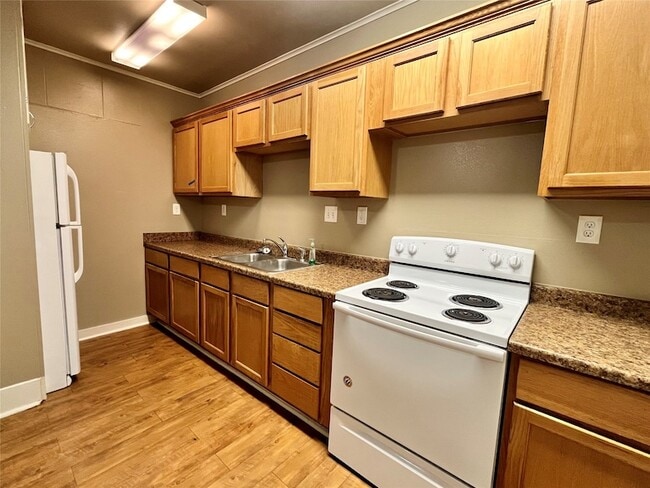 Photo - 1002 Gregg Street Unit CB Apartment