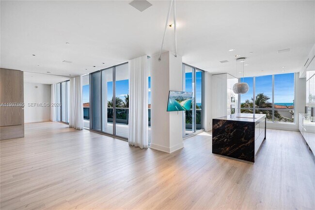 Foto del edificio - 5959 Collins Ave