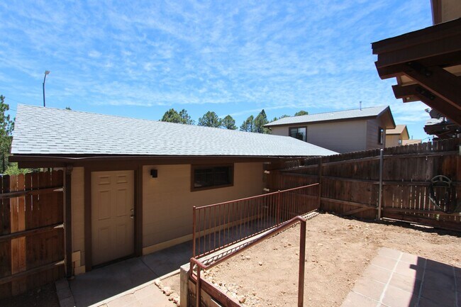 Foto del edificio - 1535 E Payton Wy