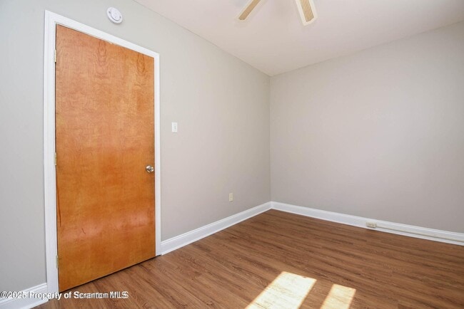 Foto del edificio - 1225 1/2 S Irving Ave