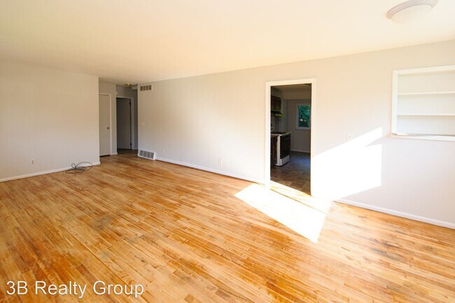 Building Photo - 3 br, 1 bath House - 2656 ROYAL GLEN
