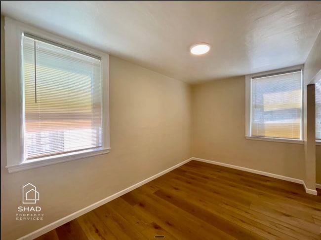 Foto del edificio - 1911 E 25th St