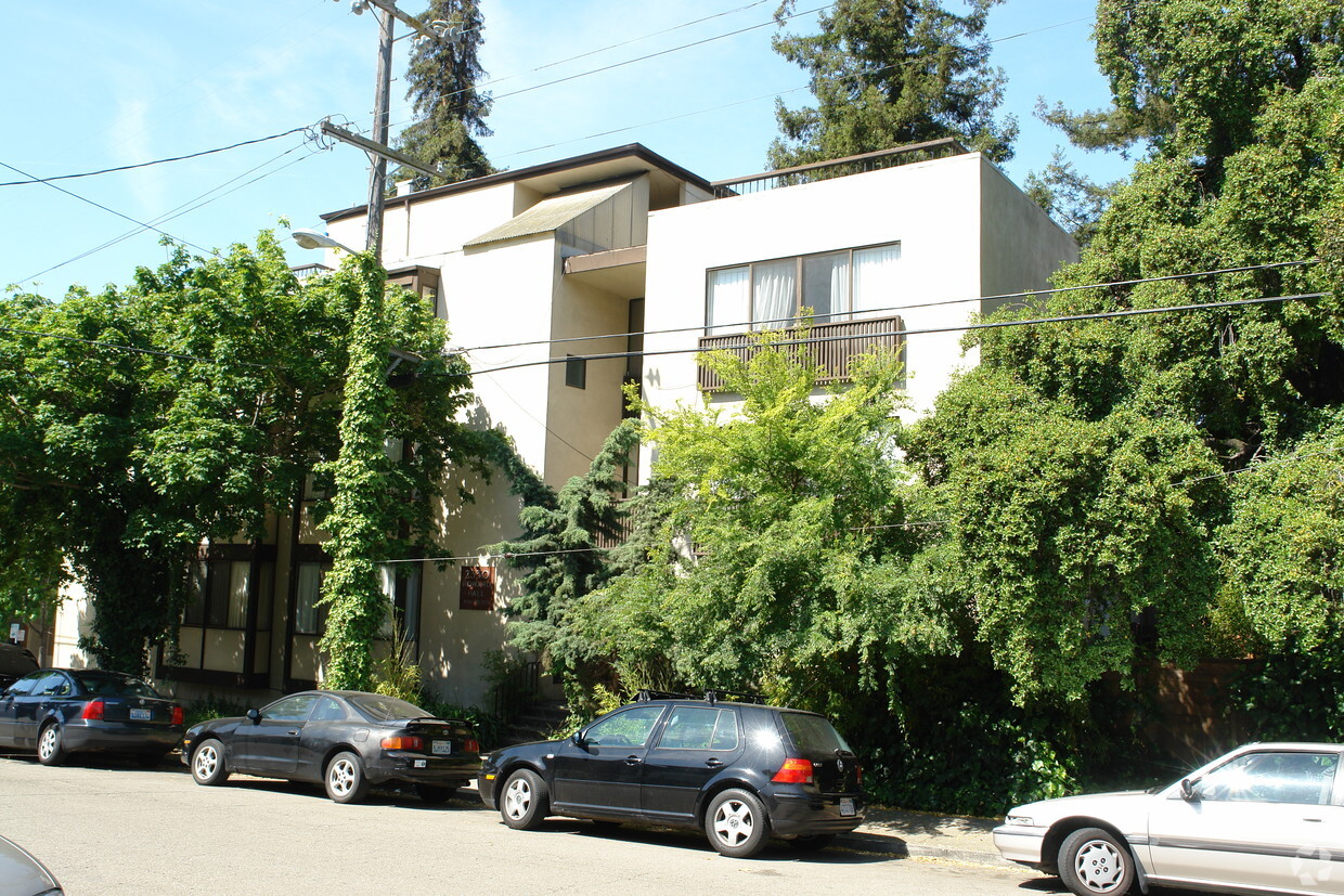 Building Photo - 2330 Warring St