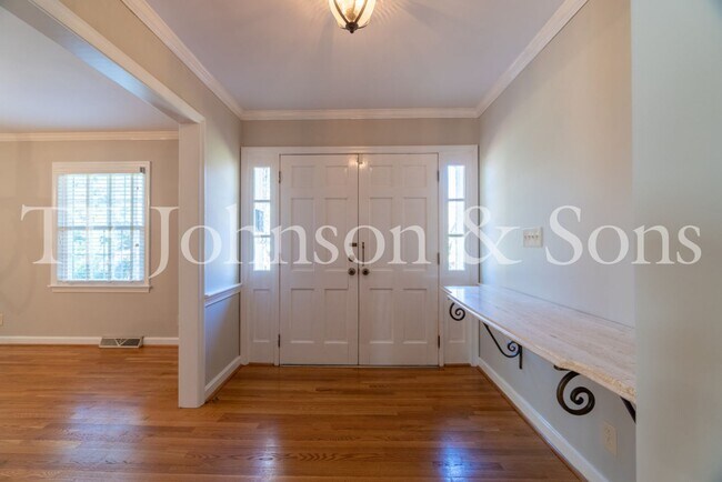 Foto del edificio - Spacious 5 Bedroom Home in the Heart of Sherwood Forest