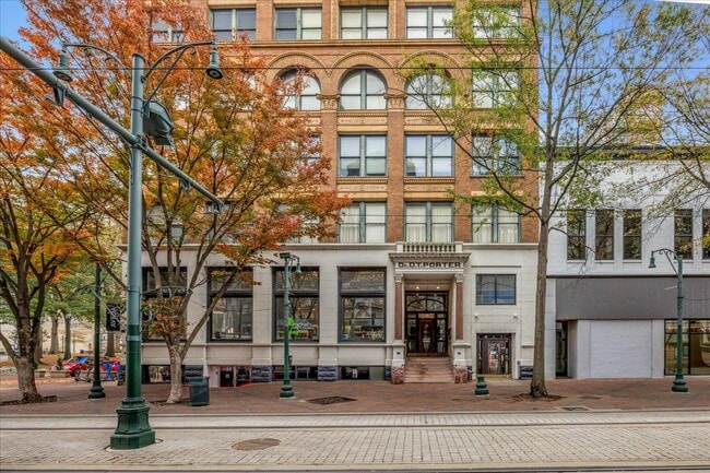 Building Photo - 10 N Main St