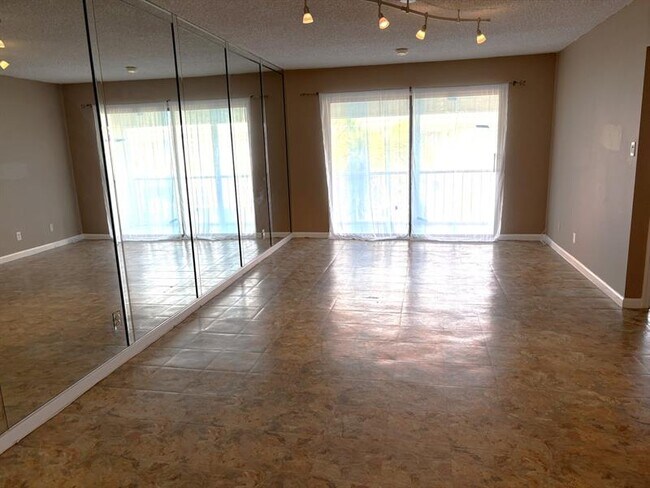 Foto del edificio - 120 Cypress Club Dr