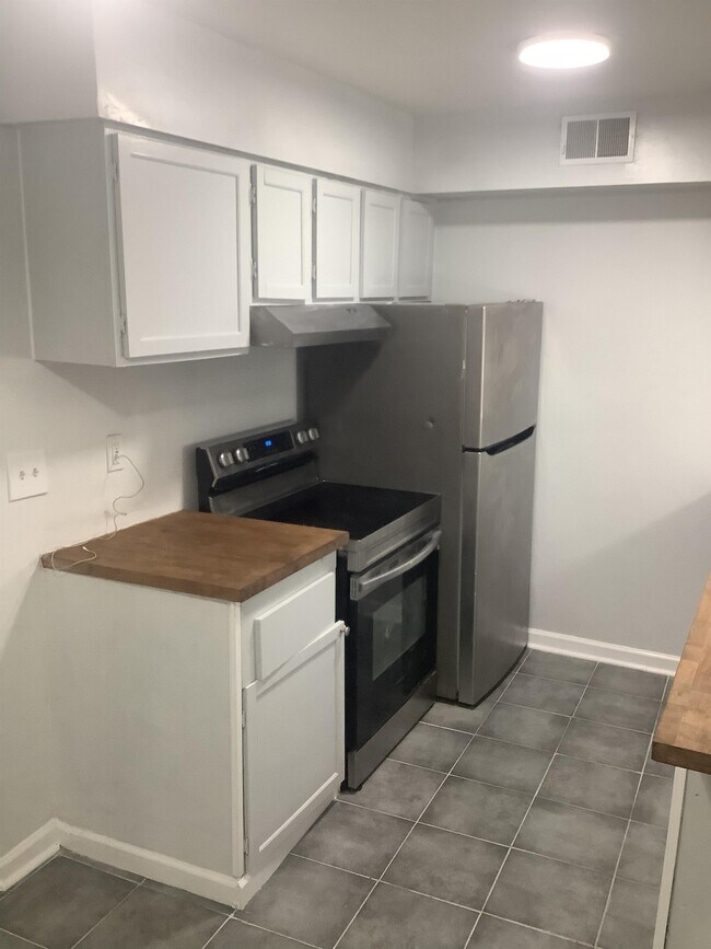 Foto del edificio - 213 Camelot Dr