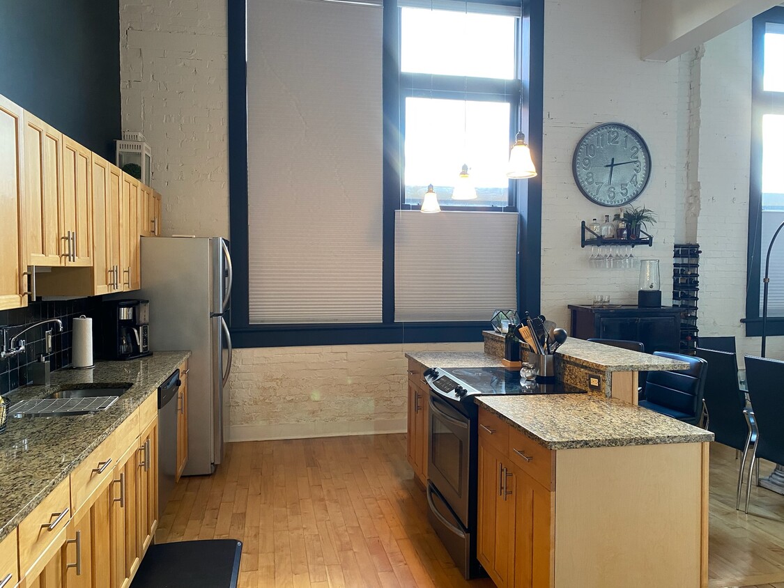 Primary Photo - 4242 Laclede Ave
