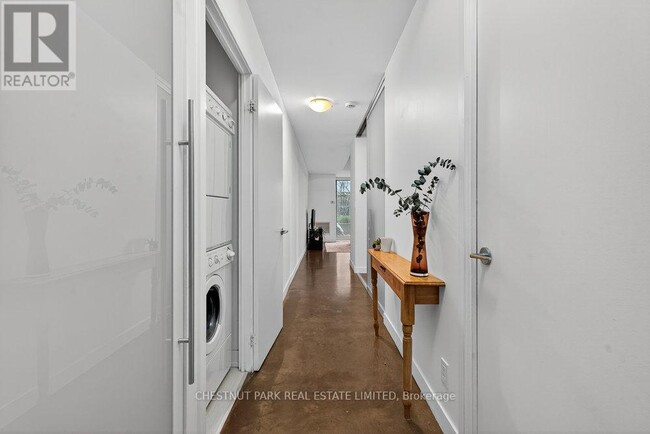 Photo du bâtiment - 201 Carlaw Ave