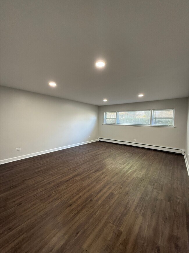 Foto del edificio - 9533 Schiller Blvd