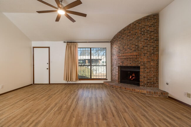 Building Photo - 7401 Scotts Pl NE