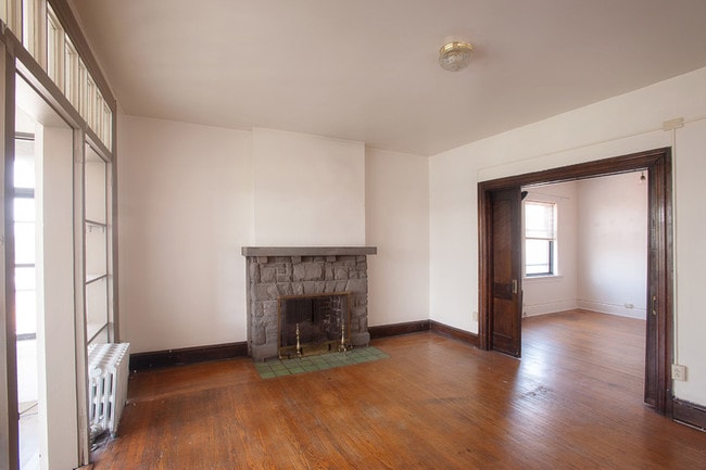 Building Photo - Walnut Street Apartments