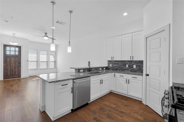 Building Photo - 6059 Rivendell Dr