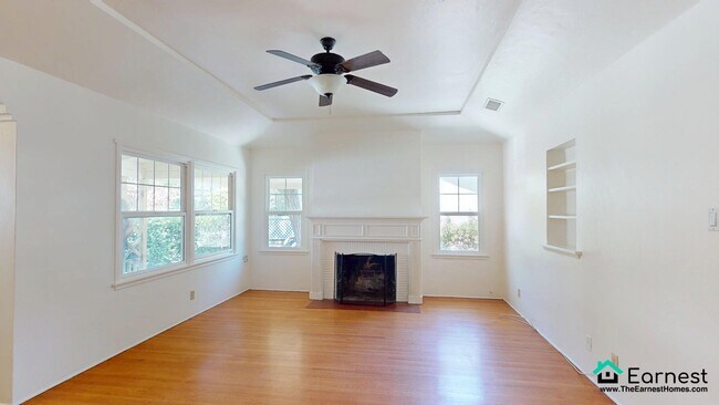 Foto del edificio - Beautifully Located 2-Bed Home in the Hear...
