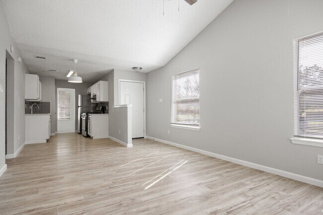 Foto del edificio - 8204 West Gate Blvd