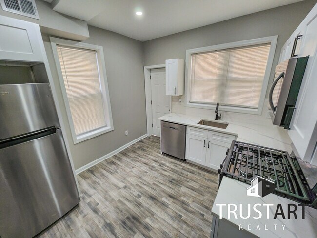 Building Photo - 3 bedroom house
