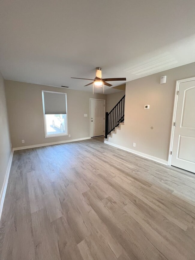 Building Photo - 530 Hietts Ln