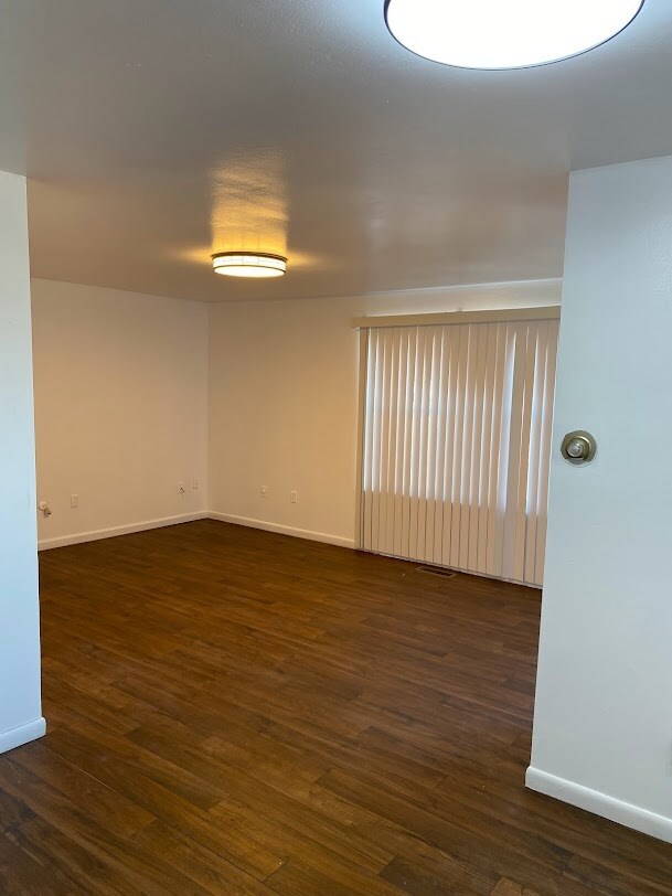 Foto del edificio - 5460-5462 Bromwick Dr