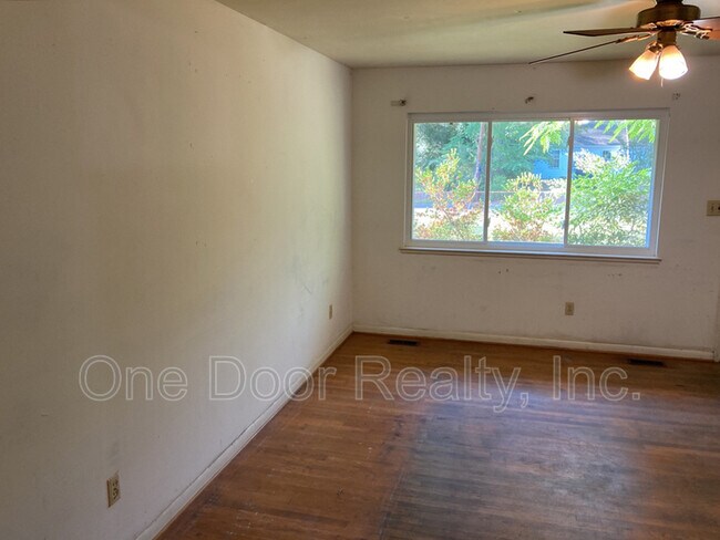 Building Photo - 120 Mimosa Dr