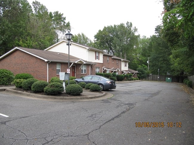 Building Photo - 823 E Marion St