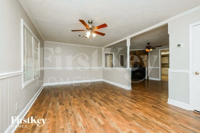 Building Photo - 8065 Huntington Dr