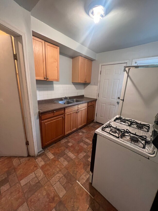 Foto del edificio - 17127-17135 Kelly Rd