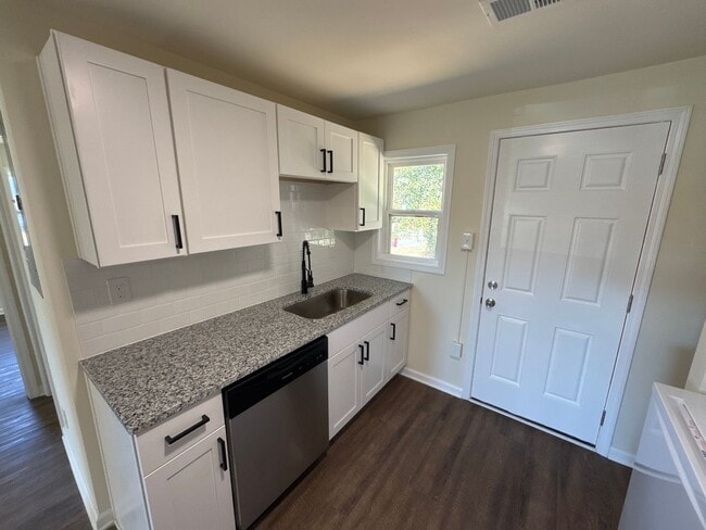 Foto del edificio - 2 Bed 1 Bath Duplex