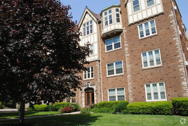 Building Photo - 2558 Madison Rd