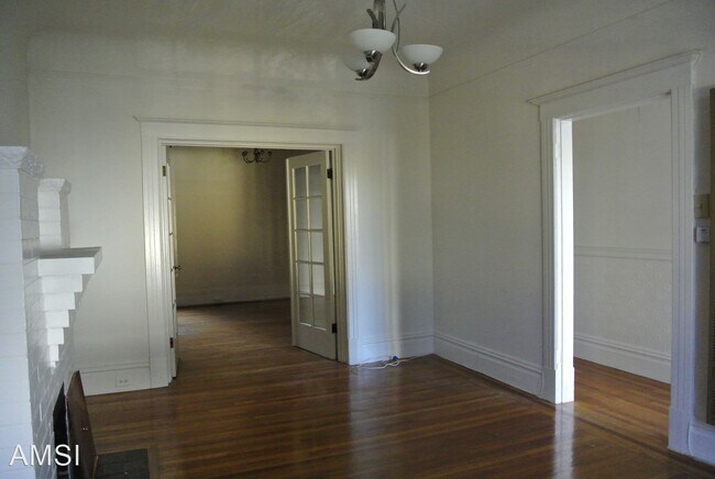 Building Photo - 3 br, 1 bath House - 111 Laidley #2