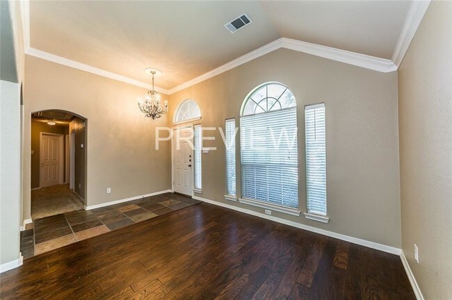 Building Photo - 7601 Jennifer Ln