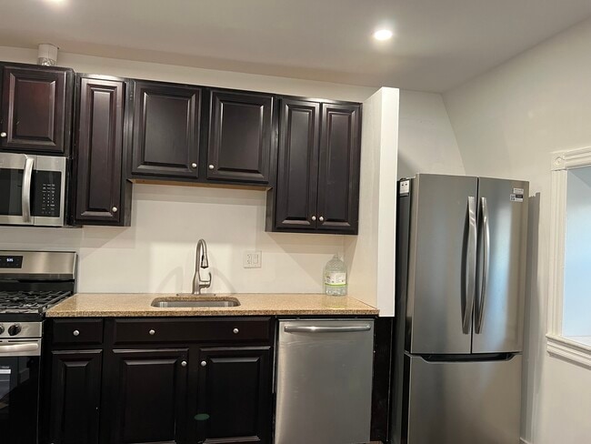 1 bedroom unit - Kitchen - 1861 Mintwood Pl NW