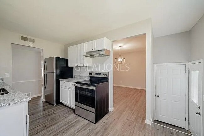 Building Photo - 11020 Linnell Dr