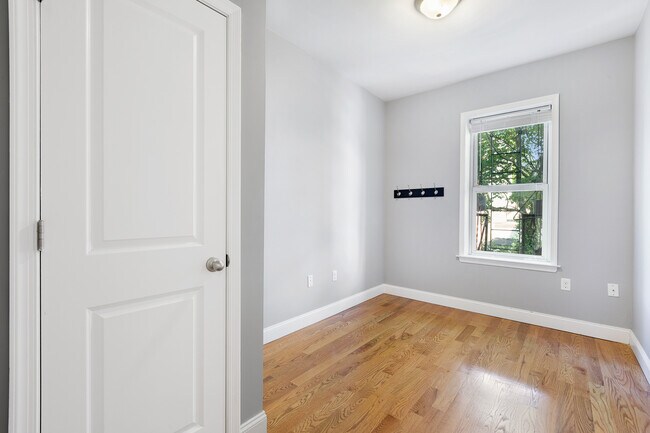 Building Photo - 149 Webster Ave
