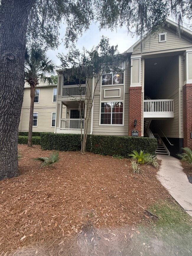 Building Photo - 1600 Long Grove Dr