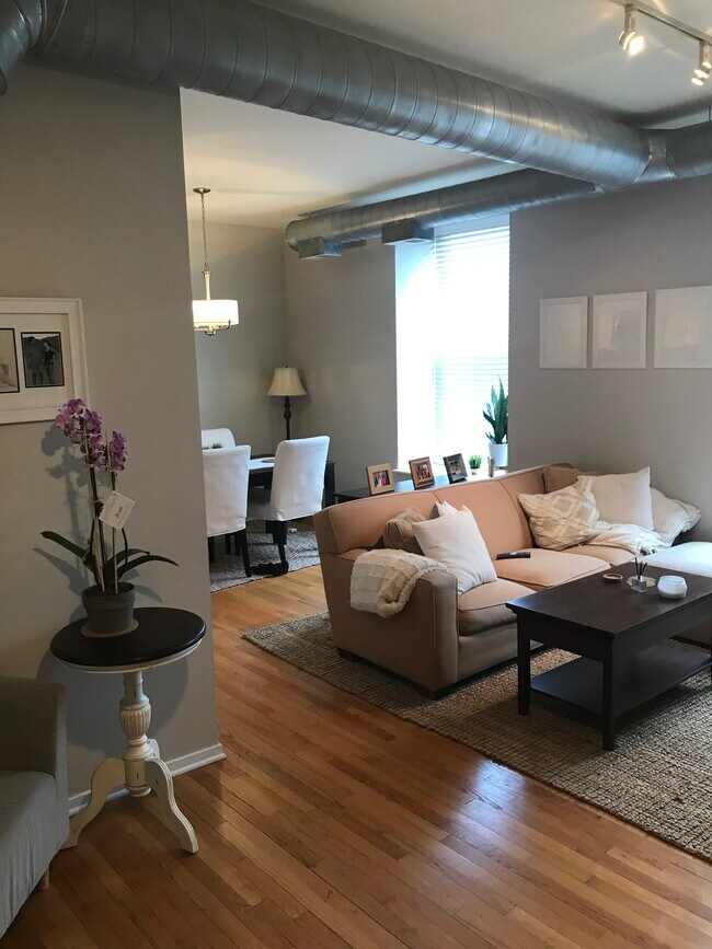 Sala principal - 811 S Lytle St