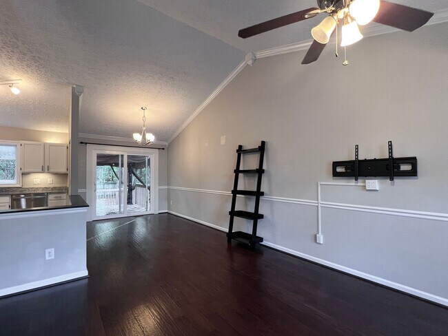 Foto del edificio - 109 Carmel Woods Ct