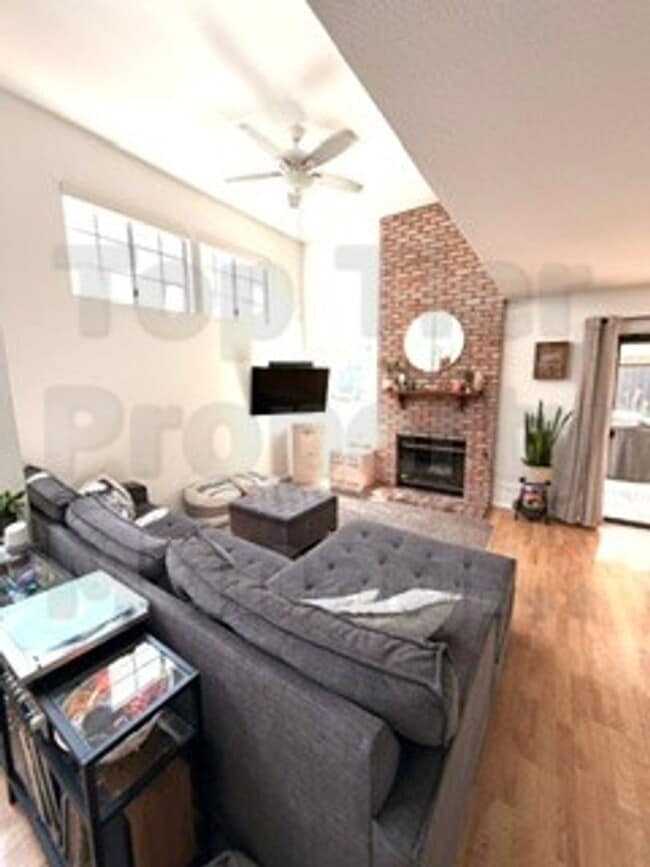 Building Photo - 4271 Esperanza Way