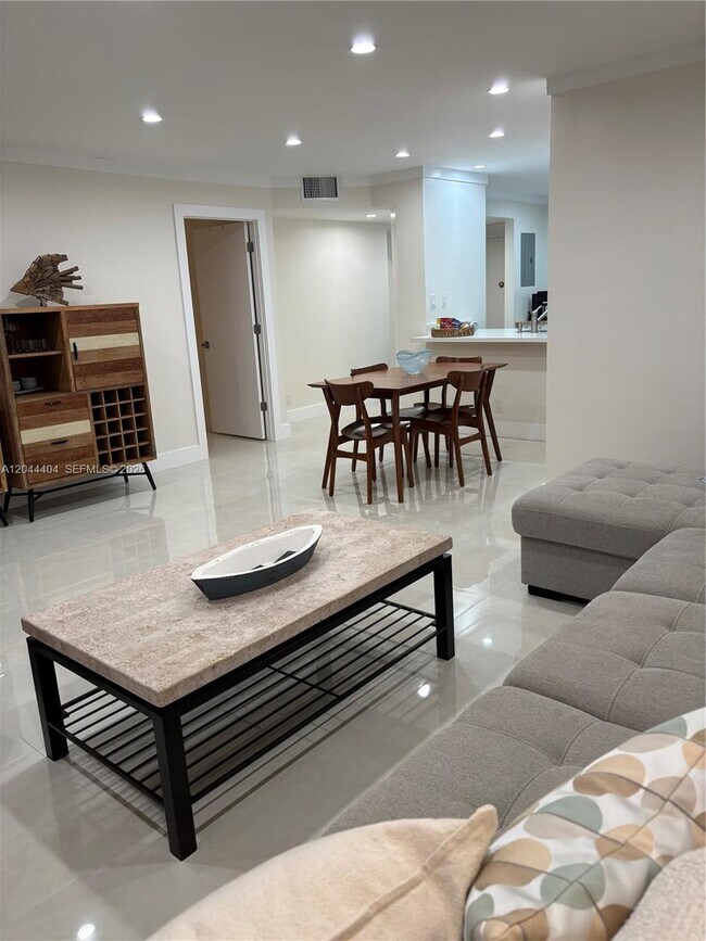 Foto del edificio - 3725 S Ocean Dr