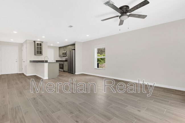 Building Photo - 2300 Fox Hollow Dr