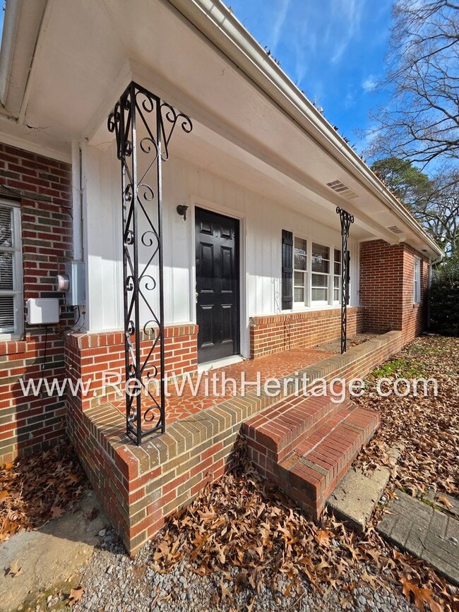 Foto del edificio - AWESOME RANCH HOME/ TOTAL ELECTRIC /2 LIVINGROOMS / ALMOST HALF ACRE / GREAT LOCATION/ POPULAR BR...