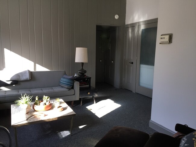 Building Photo - 303 E Livingston Ave