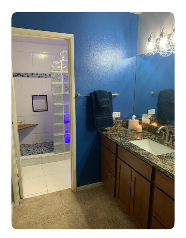 Foto del edificio - 2447 E 7th St
