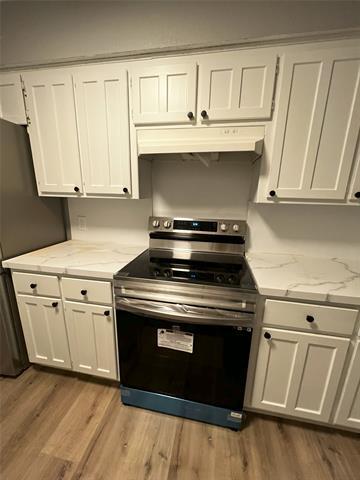 Foto del edificio - 6445 Woodbeach Dr