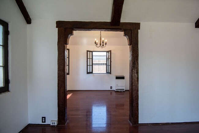 Foto del edificio - 2906 Griffith Park Blvd