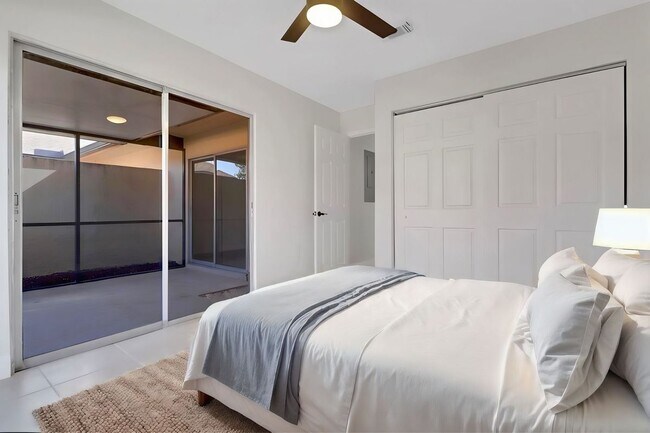 Foto del edificio - 6350 Royal Woods Dr