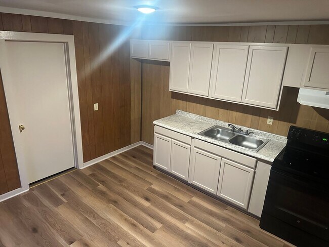 Foto del edificio - Available for Immediate Move-in! Spacious 3 Bedroom, 1 Bathroom Home with large backyard
